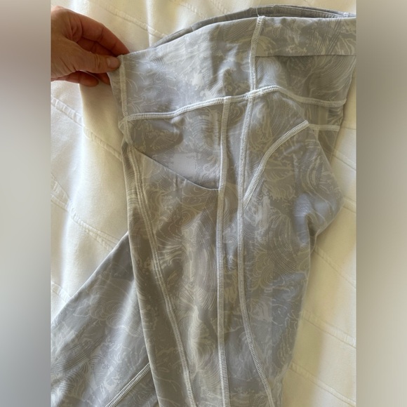 Lululemon Fast and free crop leggings. Size 4 - Picture 2 of 3